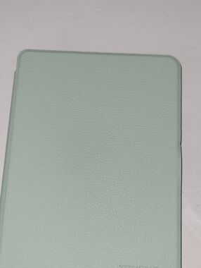 Kobo Clara BW. eReader. 6". + Green Case.